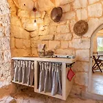 Trulli Colle Specchia Intera