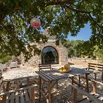 Trulli Colle Specchia Intera