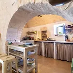 Trulli Colle Specchia Intera