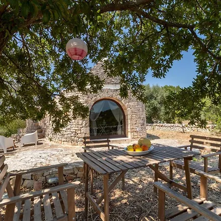 Trulli Colle Specchia Intera