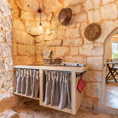 Trulli Colle Specchia Intera