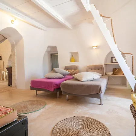 Trulli Colle Specchia Intera Vila *